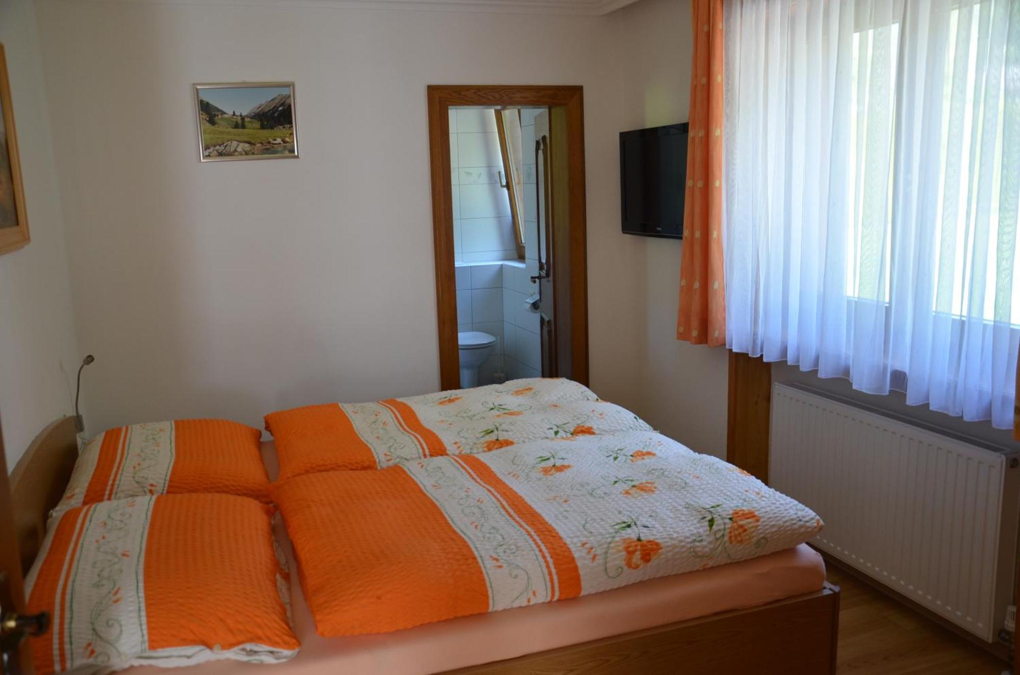 Gaestehaus Brugger Neukirchen am Großvenediger Szoba fotó