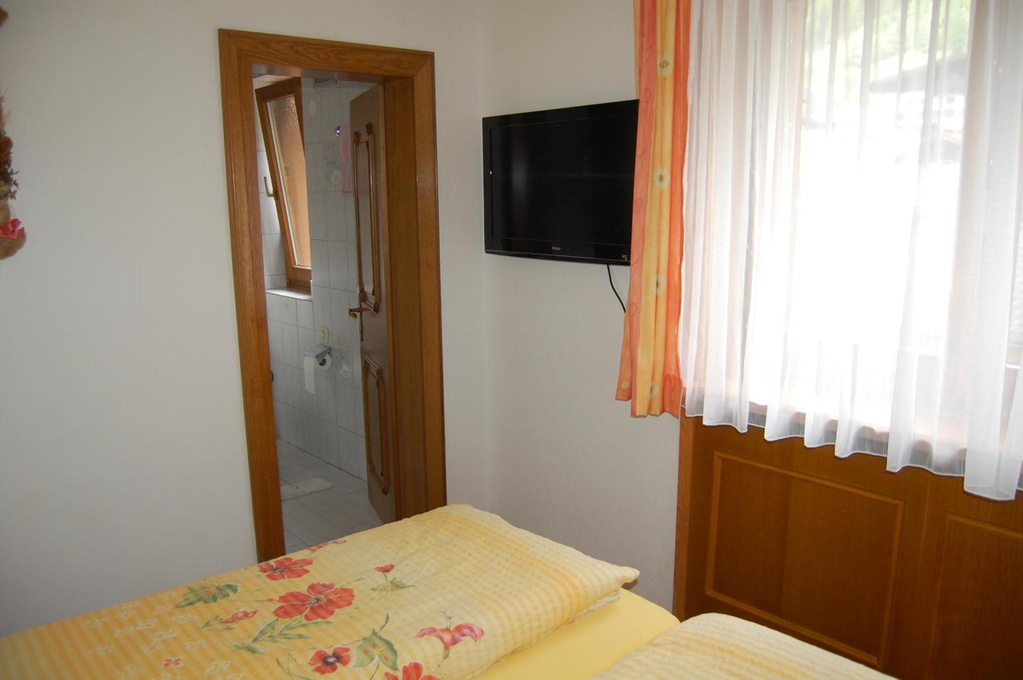 Gaestehaus Brugger Neukirchen am Großvenediger Szoba fotó