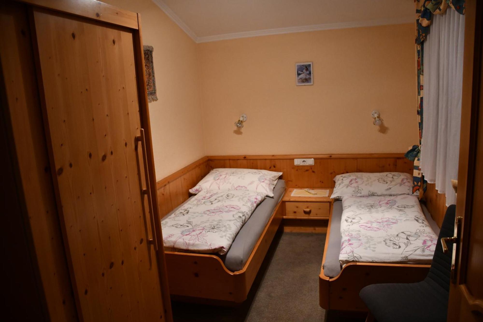 Gaestehaus Brugger Neukirchen am Großvenediger Szoba fotó