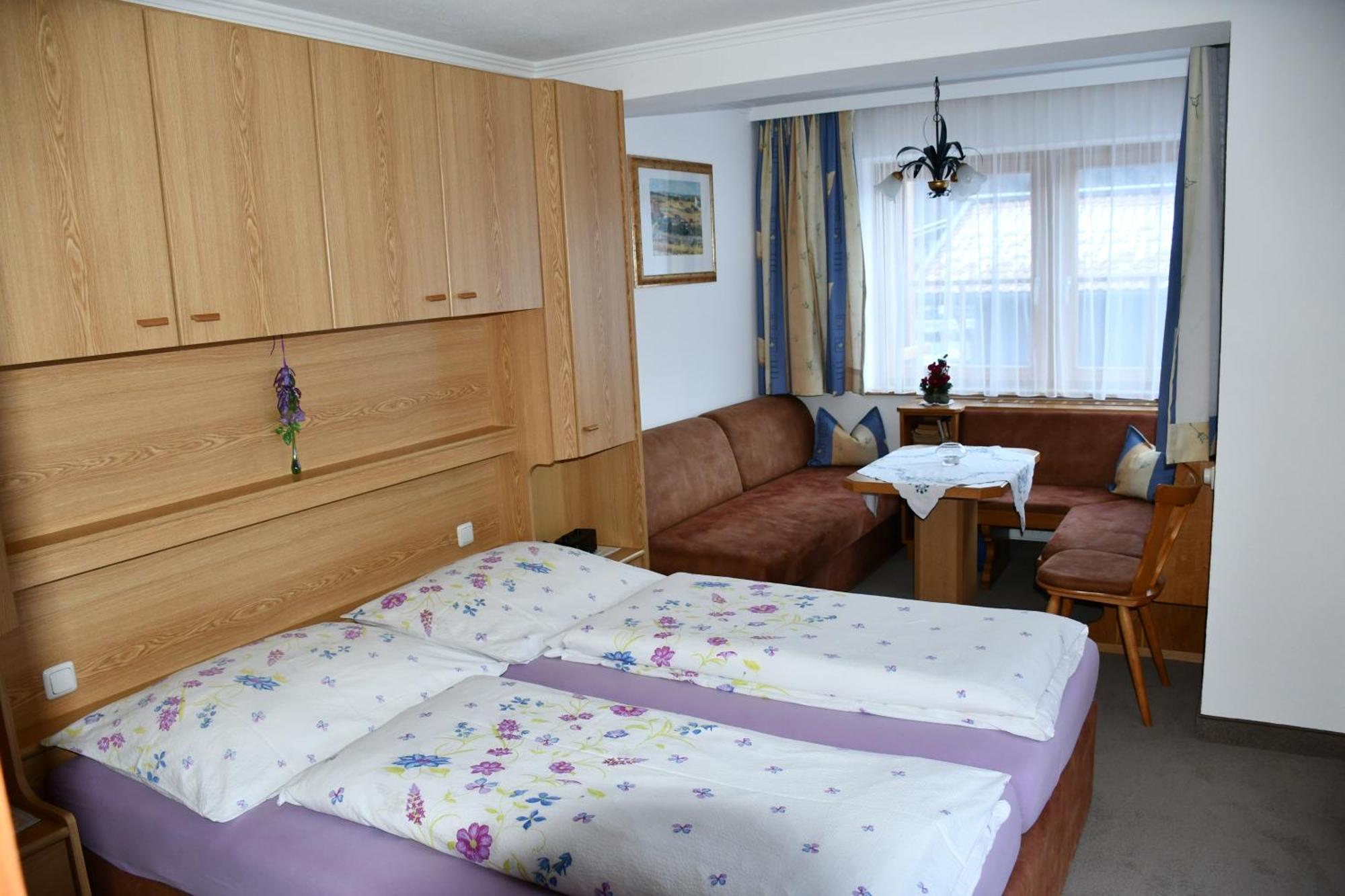 Gaestehaus Brugger Neukirchen am Großvenediger Szoba fotó