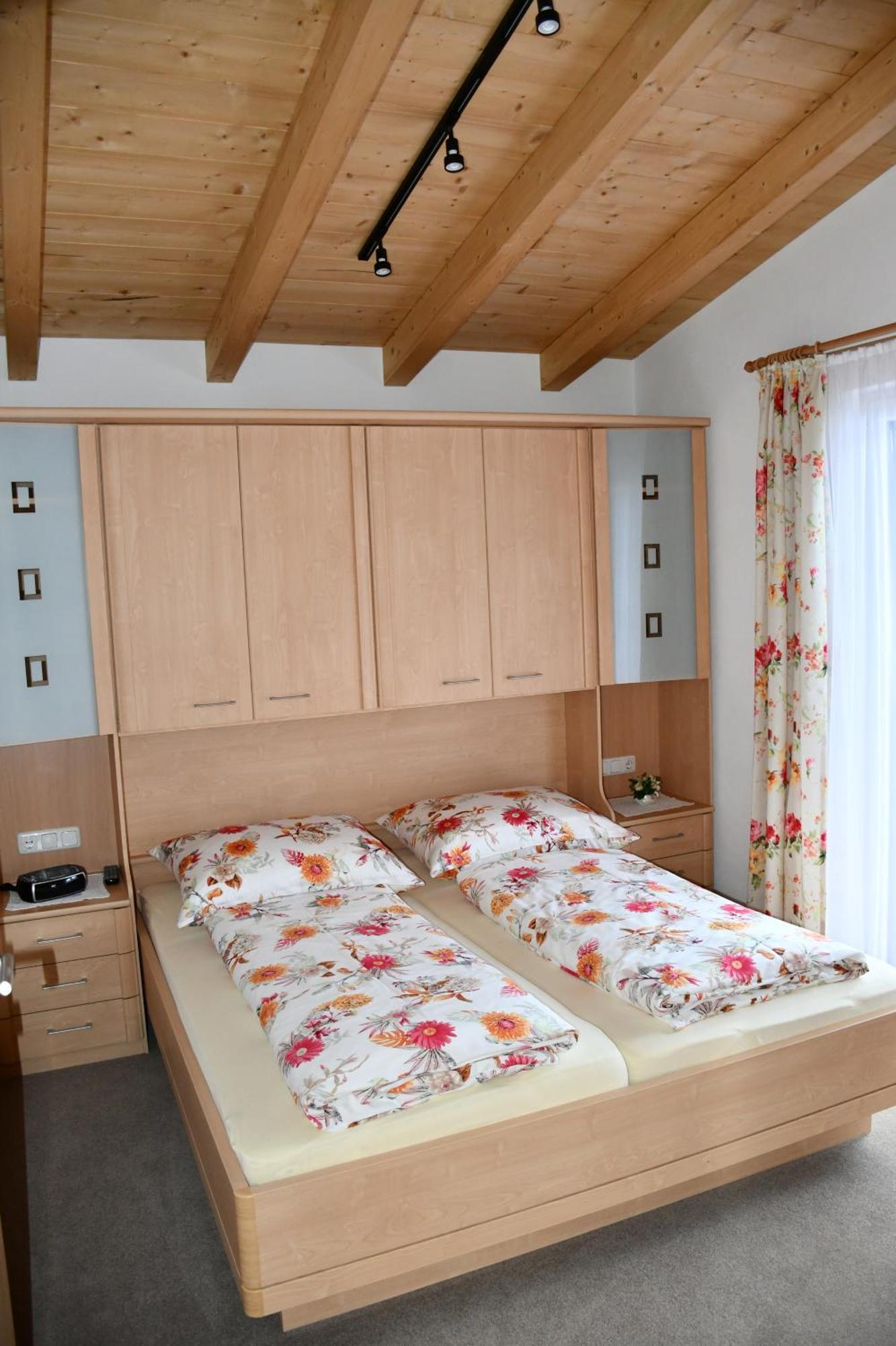 Gaestehaus Brugger Neukirchen am Großvenediger Szoba fotó